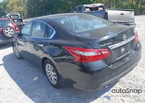 2018 Nissan Altima 2.5 S z USA, uszkodzony, nr VIN 1N4AL3AP1JC255626